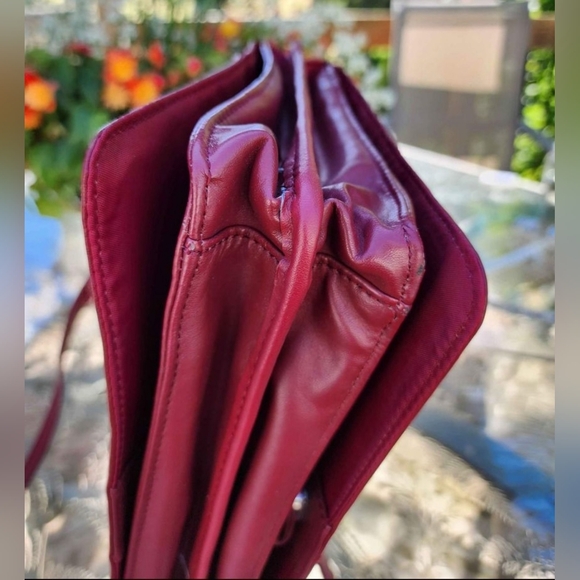 WILSON'S RED LEATHER PURSE - Picture 6 of 9